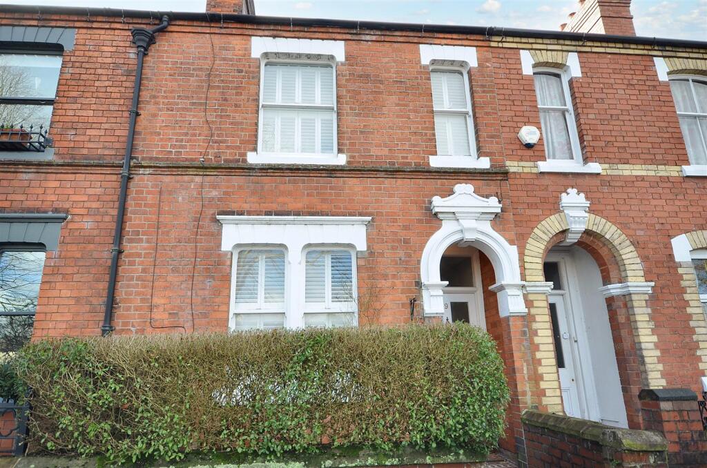 Main image of property: Kings Avenue, Stone