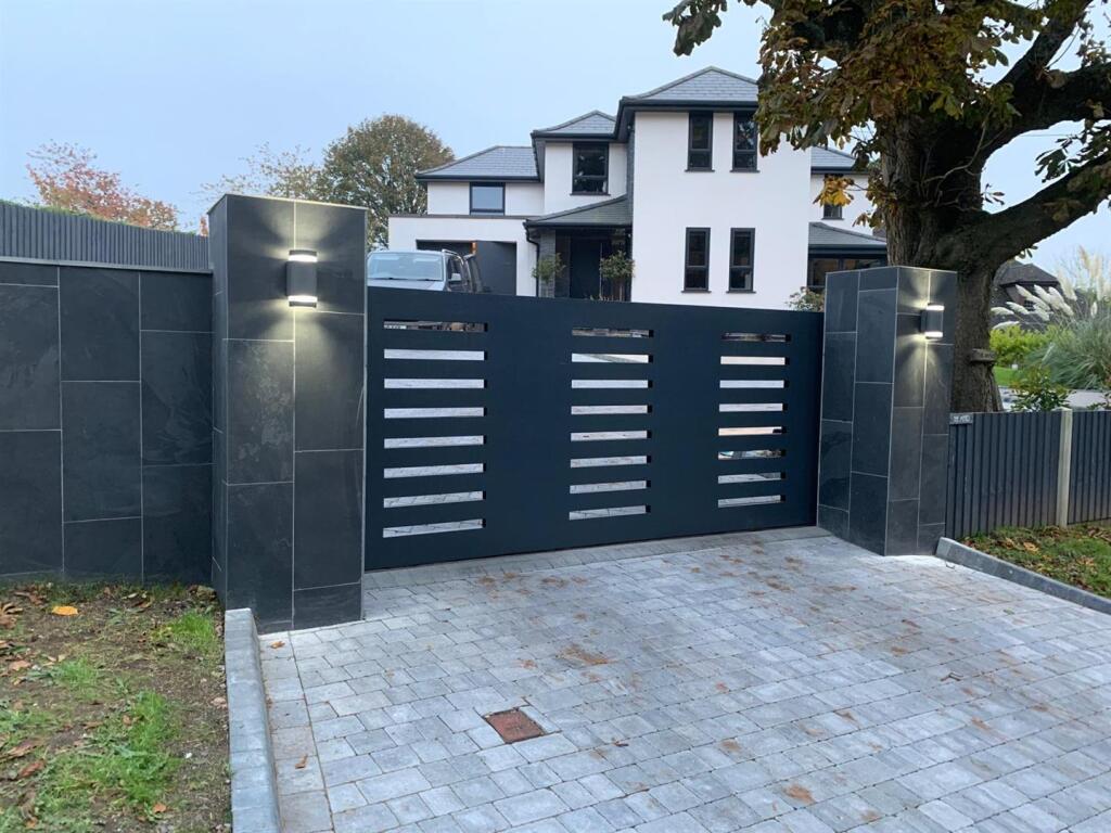 Main image of property: Windmill Hill, Rough Close