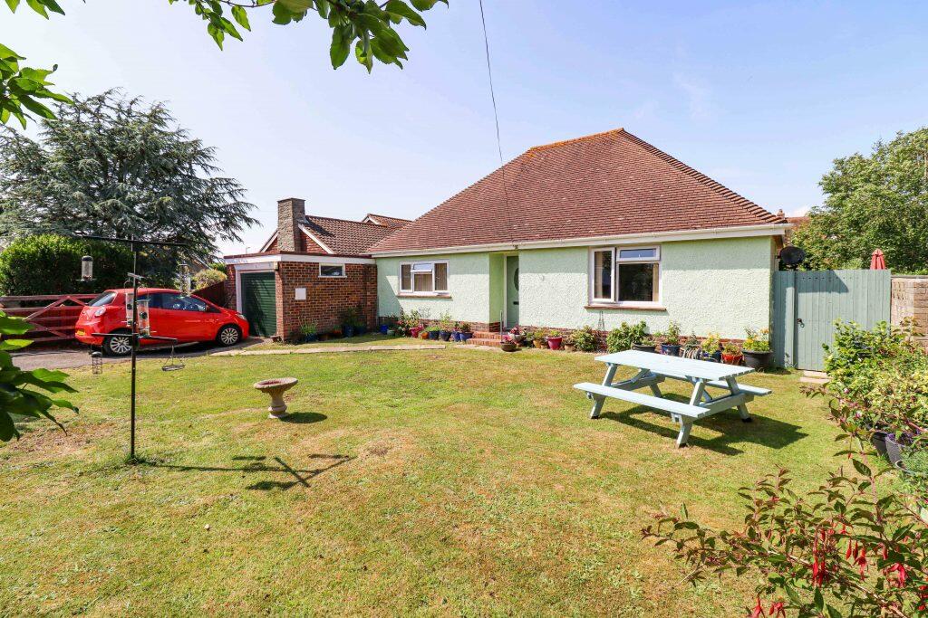 3 bedroom detached bungalow for sale in Astrid Close, Hayling Island, PO11