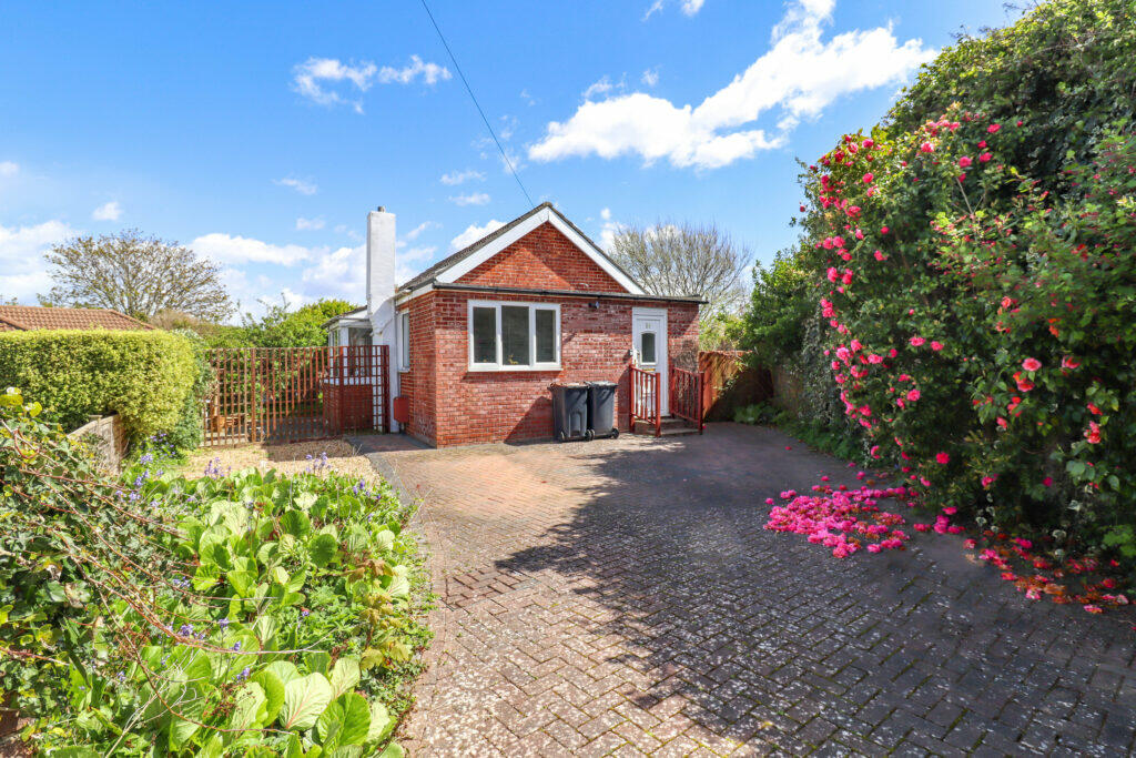 3 bedroom detached bungalow for sale in Wheatlands Crescent, Hayling ...