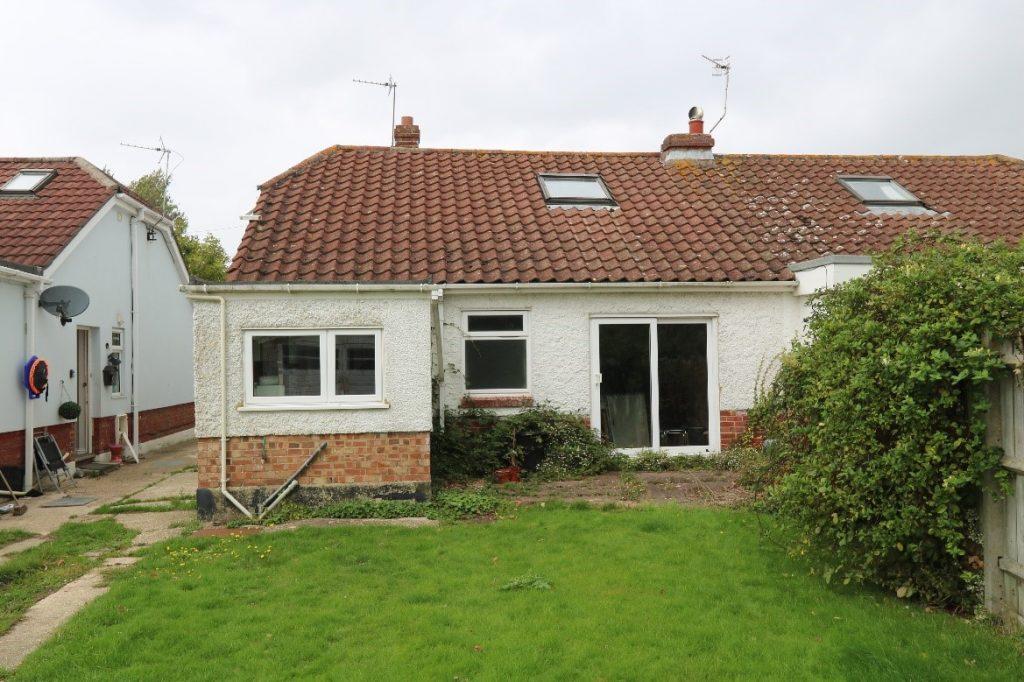 2 bedroom semidetached bungalow for sale in Park Road, Hayling Island