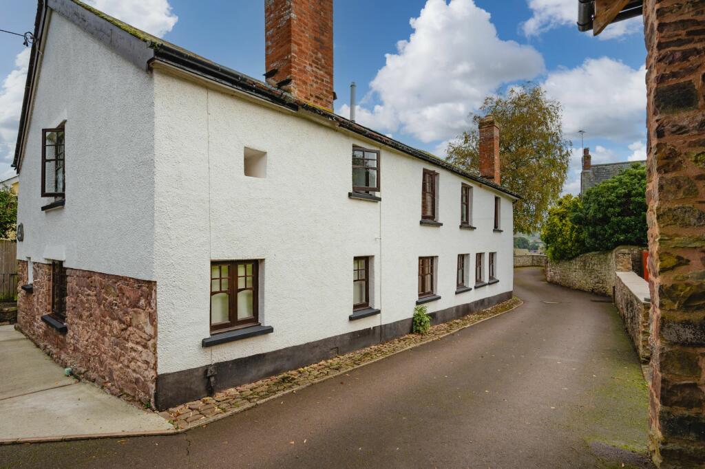 4 bedroom farm house for sale in Mill Lane, Sandford, EX17