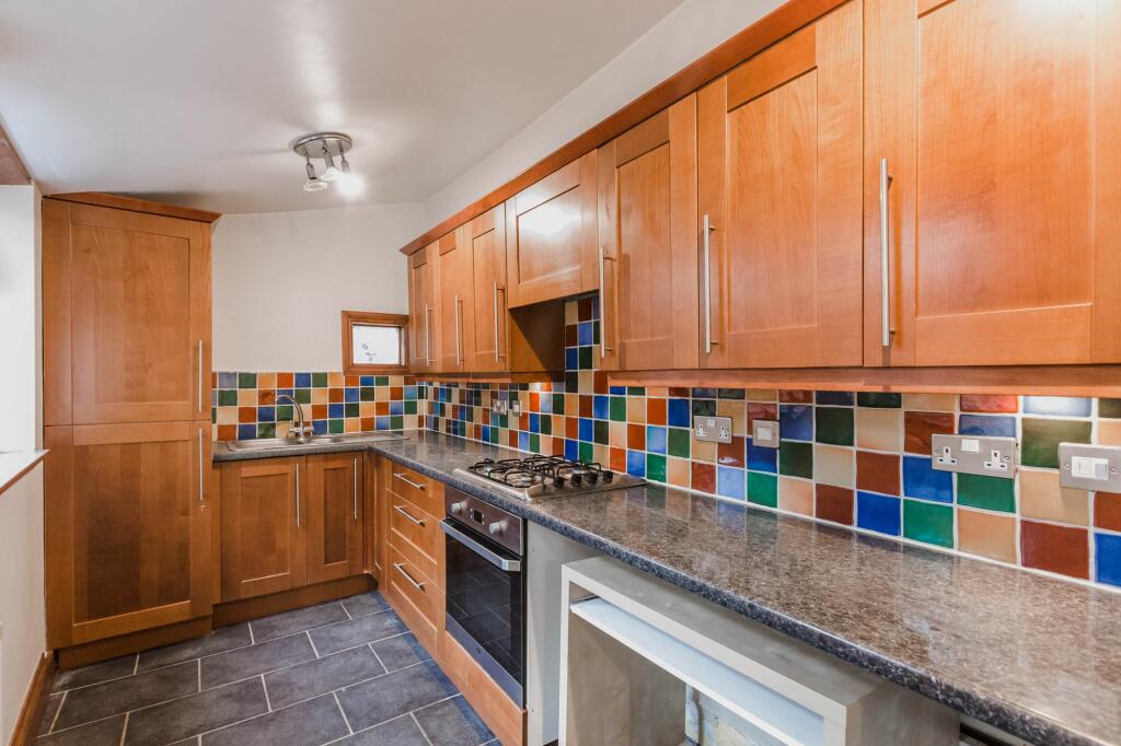 3 bedroom terraced house for rent in Parliament Street, Crediton, EX17