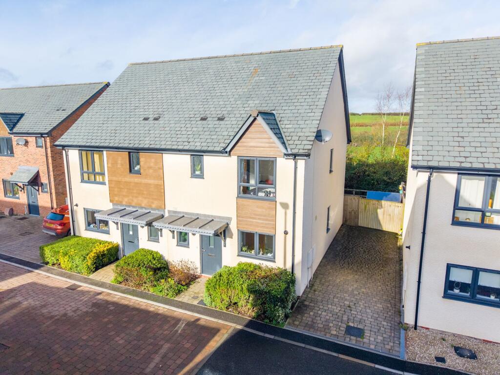 3 bedroom semi-detached house