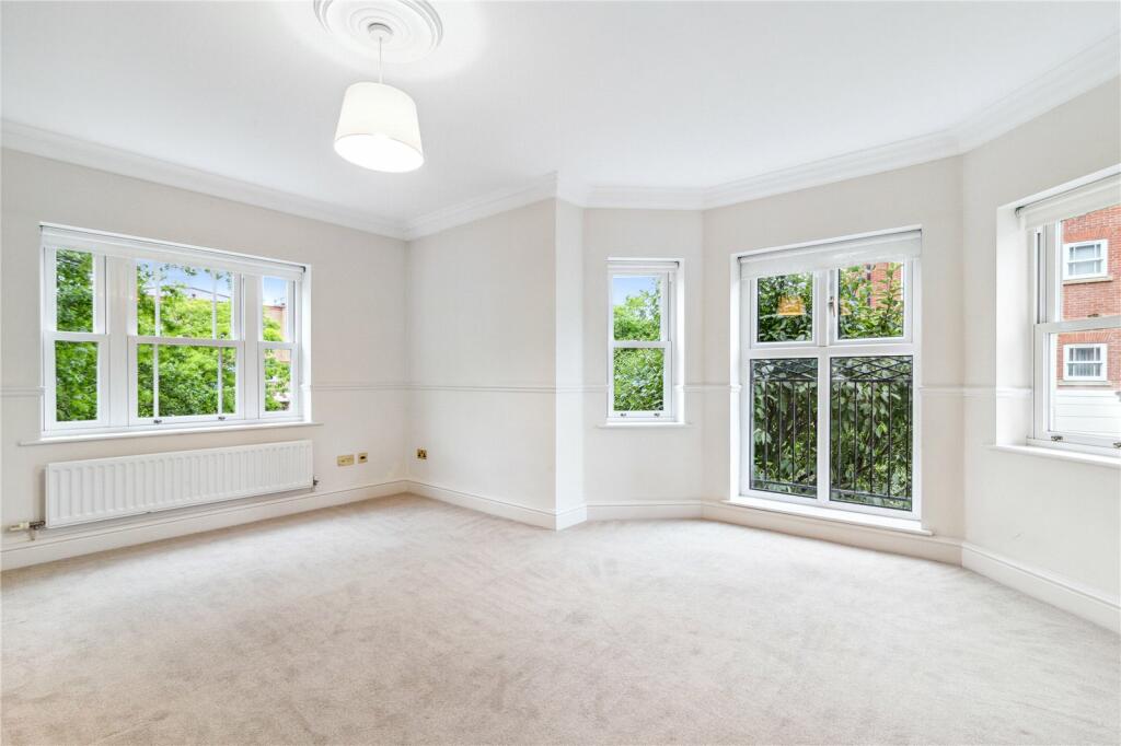 1 bedroom flat for sale in Trinity Church Road, Barnes, SW13