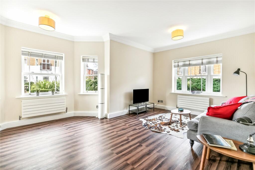2 bedroom flat for sale in Trinity Church Road, Barnes, SW13