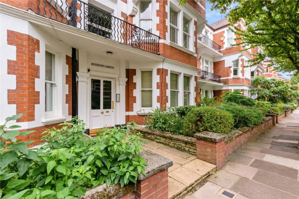 3 bedroom flat for sale in Riverview Gardens, Barnes, SW13