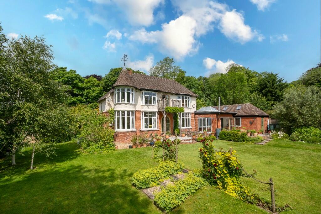 4 bedroom detached house for sale in The Hill, Charing, TN27