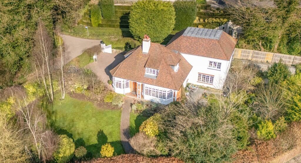 Main image of property: Charing Hill, Charing