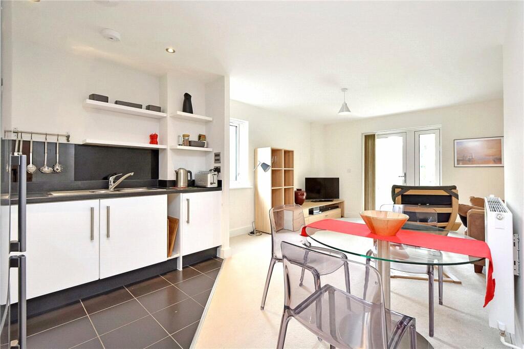 1 bedroom flat for sale in Fairthorn Road, Canary Wharf, SE7