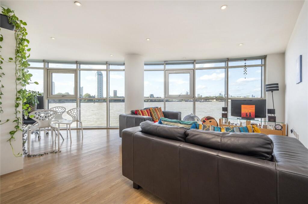 1 bedroom flat for sale in Orion Point, 7 Crews Street, E14