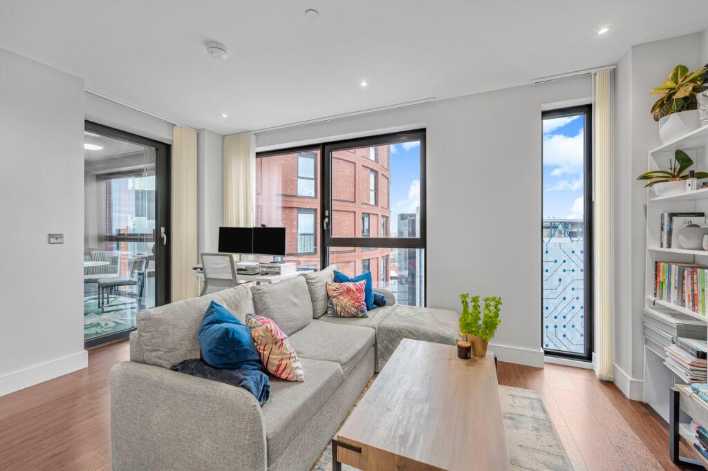 Main image of property: Avalon Point, 
1 Silvocea Way, E14