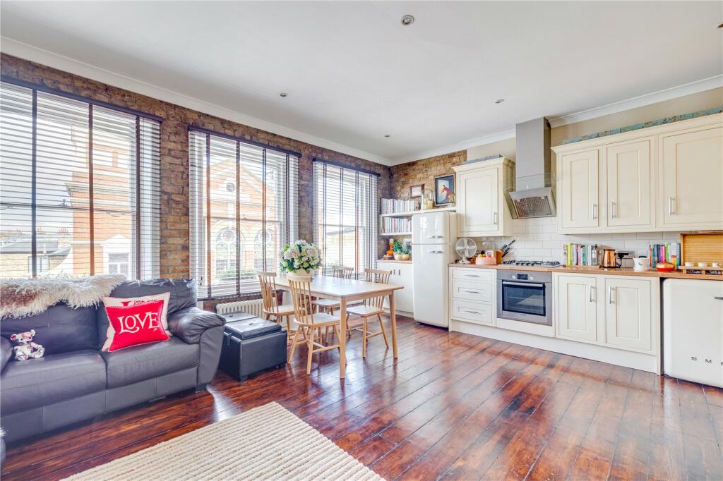 2 bedroom flat for sale in Dawes Road, Fulham, SW6