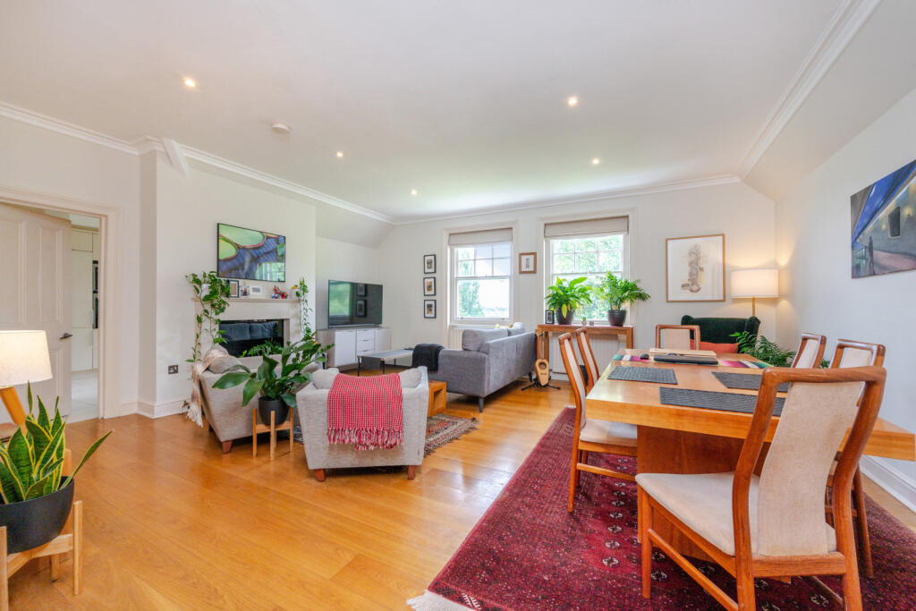 2 bedroom flat for sale in Netherhall Gardens, Hampstead, NW3