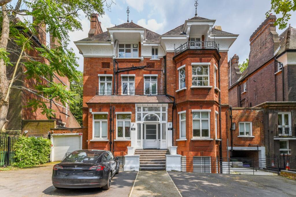 2 bedroom flat for sale in Fitzjohns Avenue, Hampstead, NW3