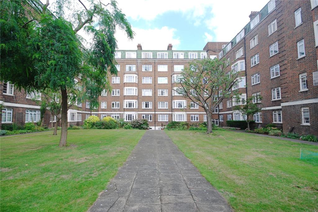 1 bedroom flat for sale in Pembroke Road, Kensington, London, W8