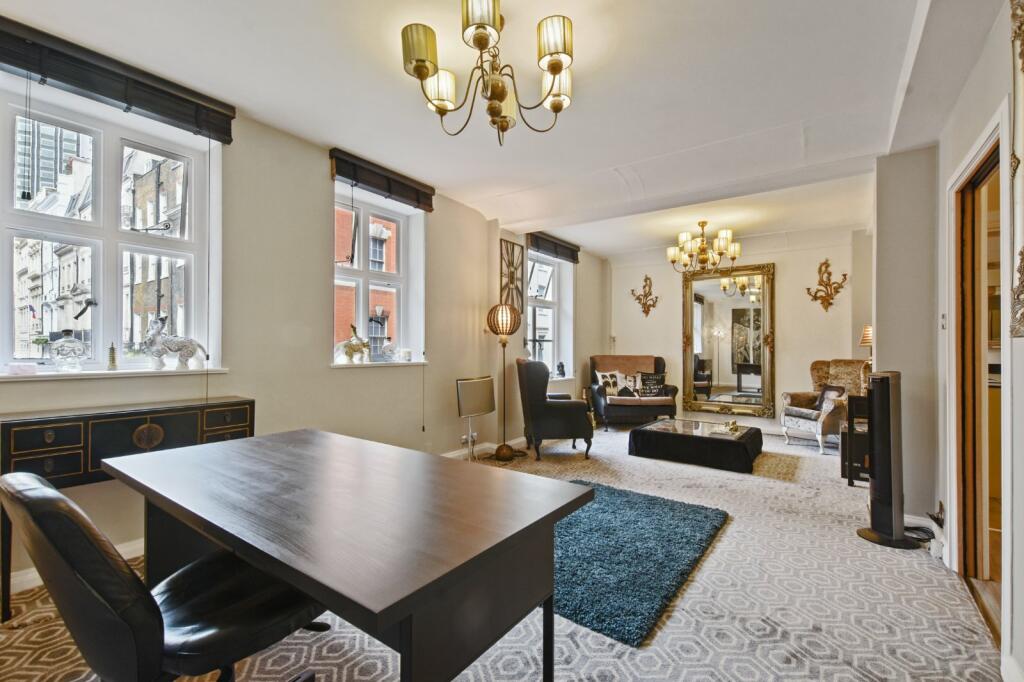 2 bedroom flat for sale in Carrington House, Hertford Street, W1J
