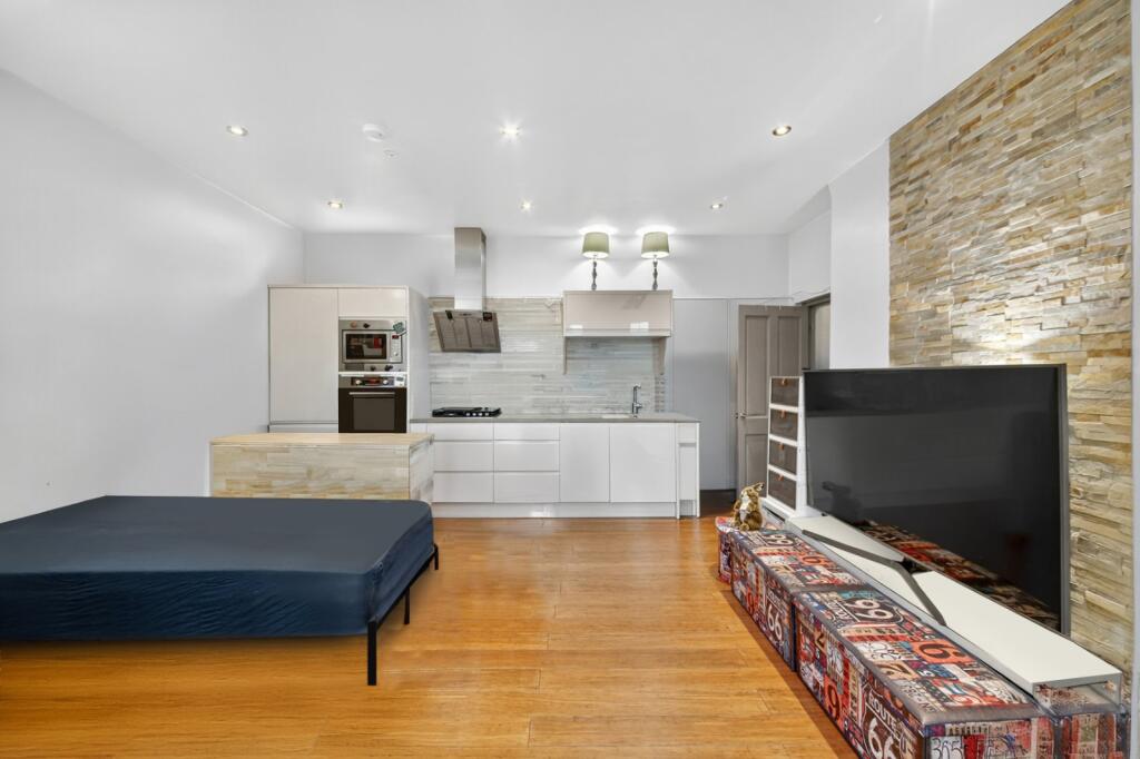 Main image of property: Devon Mansions, 
Tooley Street, SE1