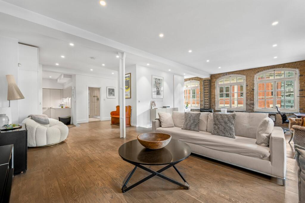 Main image of property: Middlesex Street, 
Liverpool Street, E1