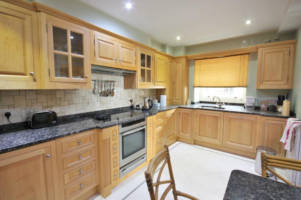 Additional property image - Thorndon Park, Ingrave, Brentwood, CM13