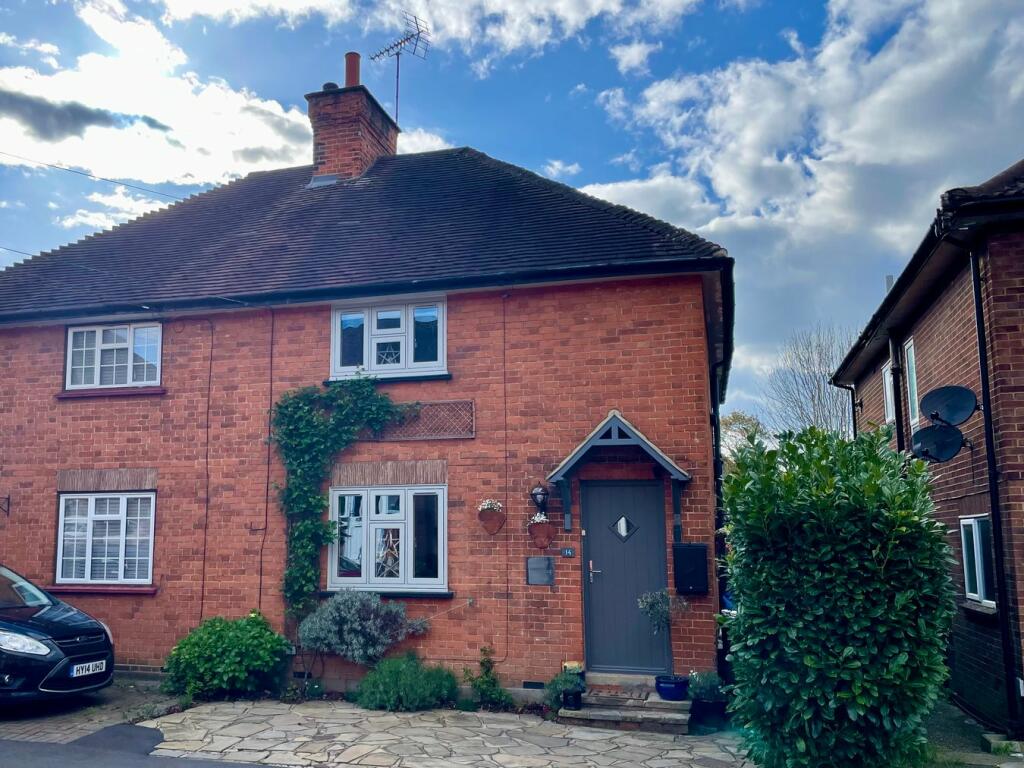 3 bedroom semidetached house for sale in Gordon Road, Shenfield
