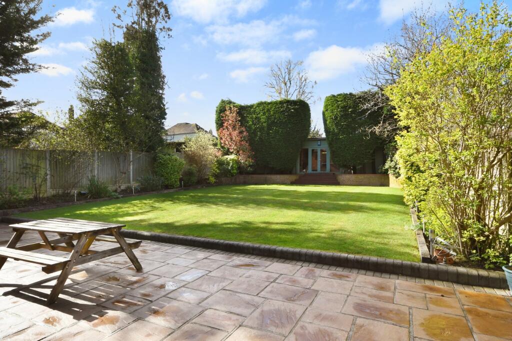 Additional property image - Rochford Avenue, Shenfield, Brentwood, CM15