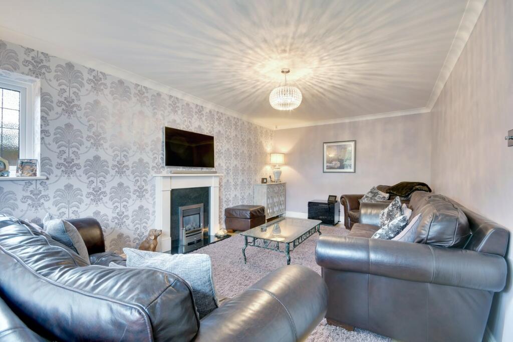 Additional property image - Rochford Avenue, Shenfield, Brentwood, CM15
