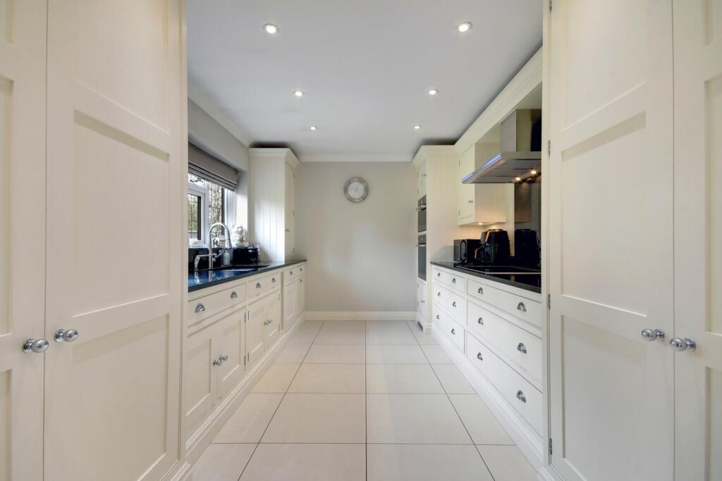 Additional property image - Rochford Avenue, Shenfield, Brentwood, CM15