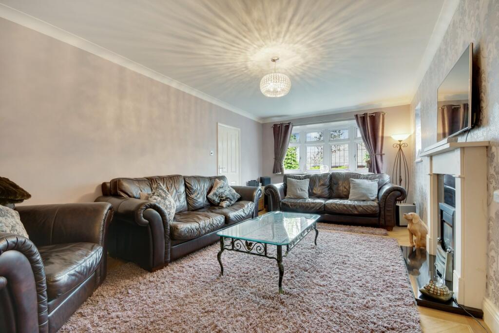 Additional property image - Rochford Avenue, Shenfield, Brentwood, CM15