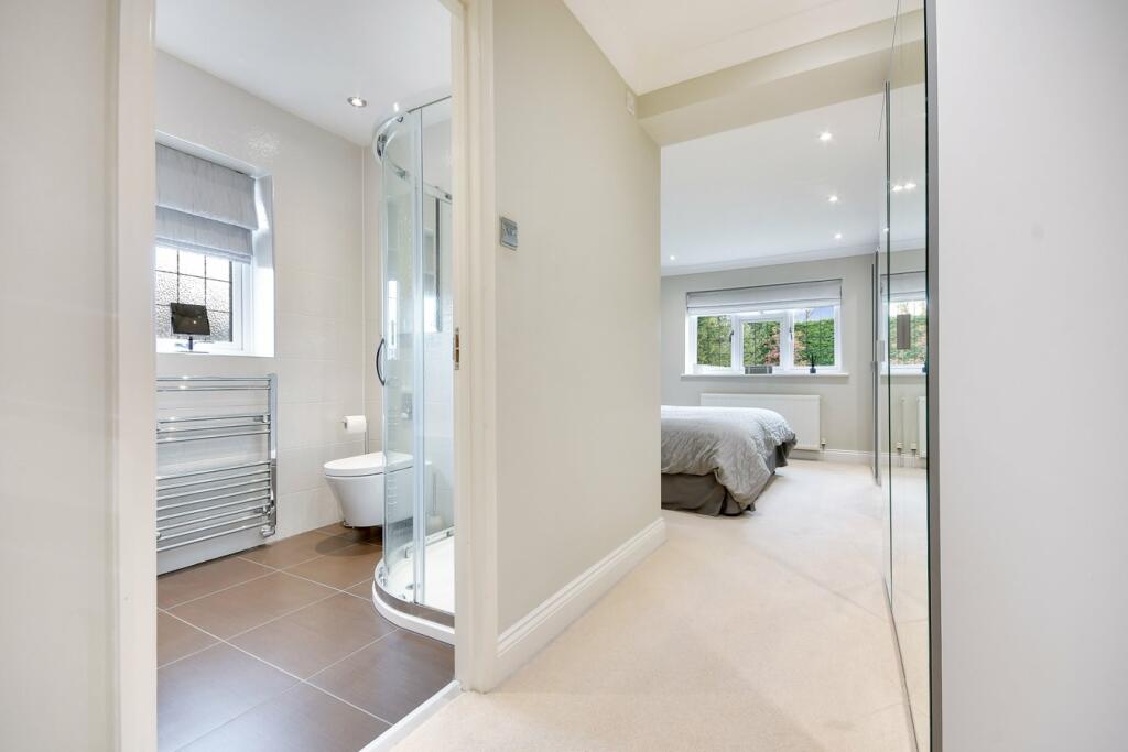 Additional property image - Rochford Avenue, Shenfield, Brentwood, CM15