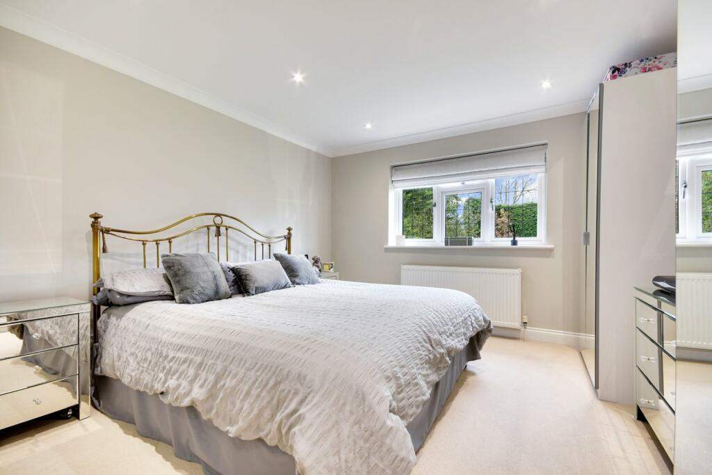 Additional property image - Rochford Avenue, Shenfield, Brentwood, CM15