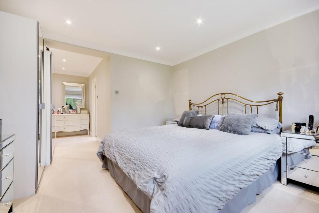 Additional property image - Rochford Avenue, Shenfield, Brentwood, CM15