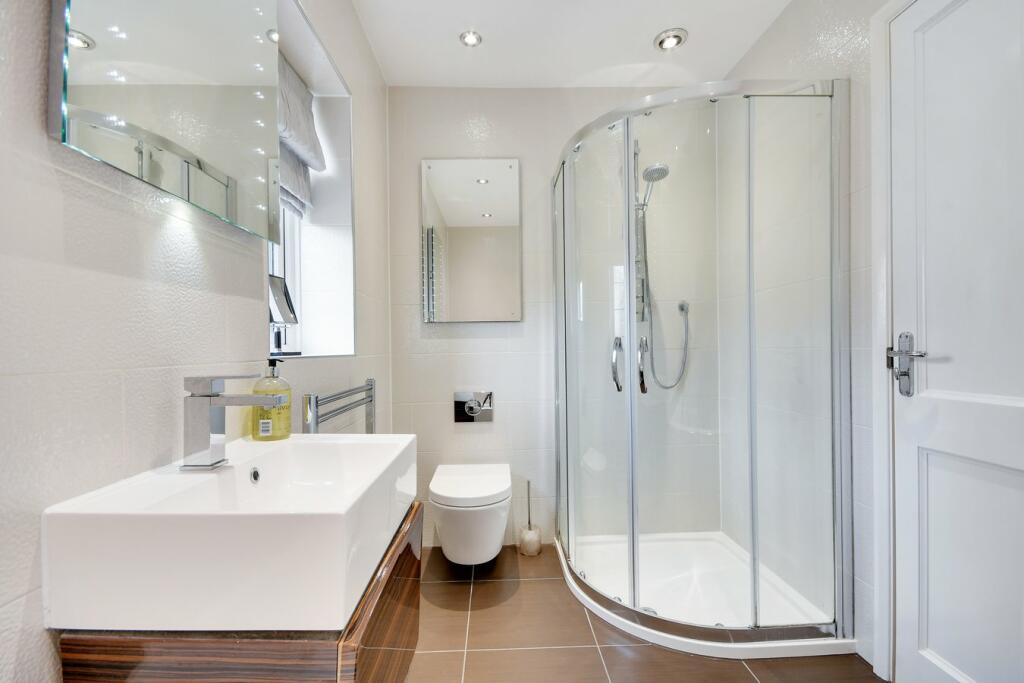Additional property image - Rochford Avenue, Shenfield, Brentwood, CM15