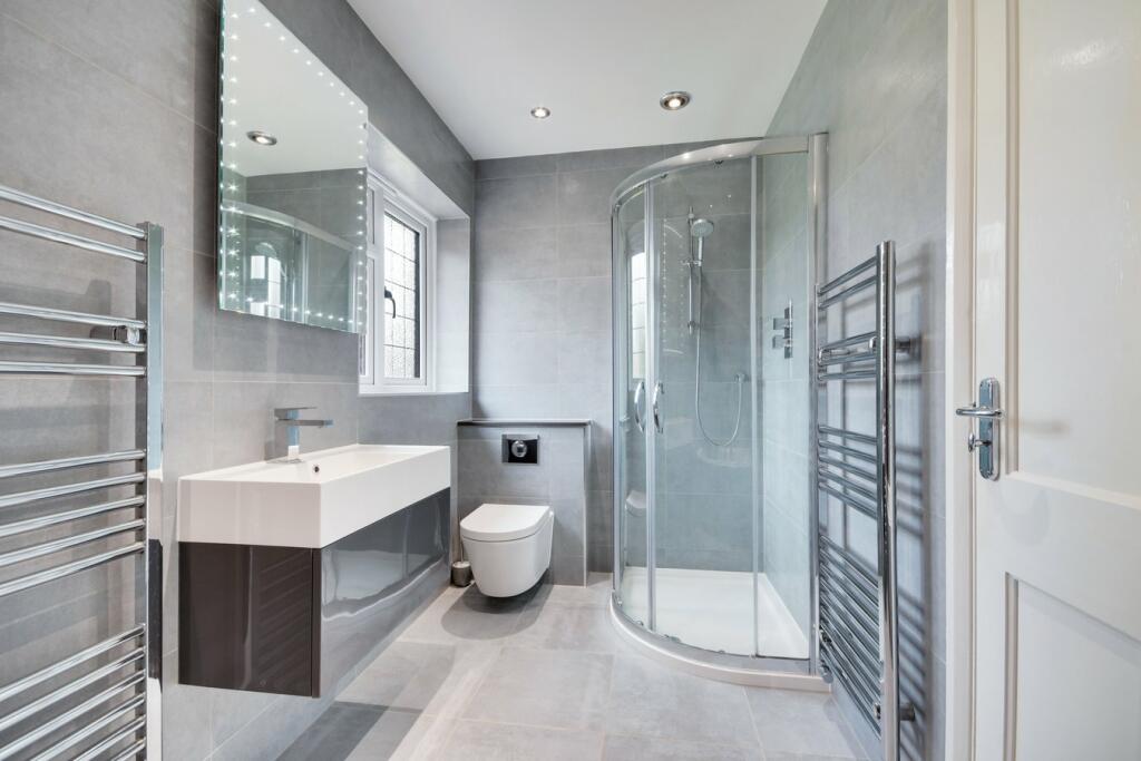 Additional property image - Rochford Avenue, Shenfield, Brentwood, CM15