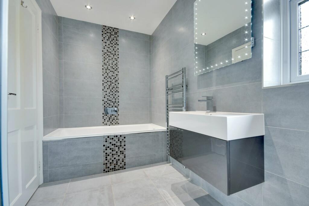 Additional property image - Rochford Avenue, Shenfield, Brentwood, CM15