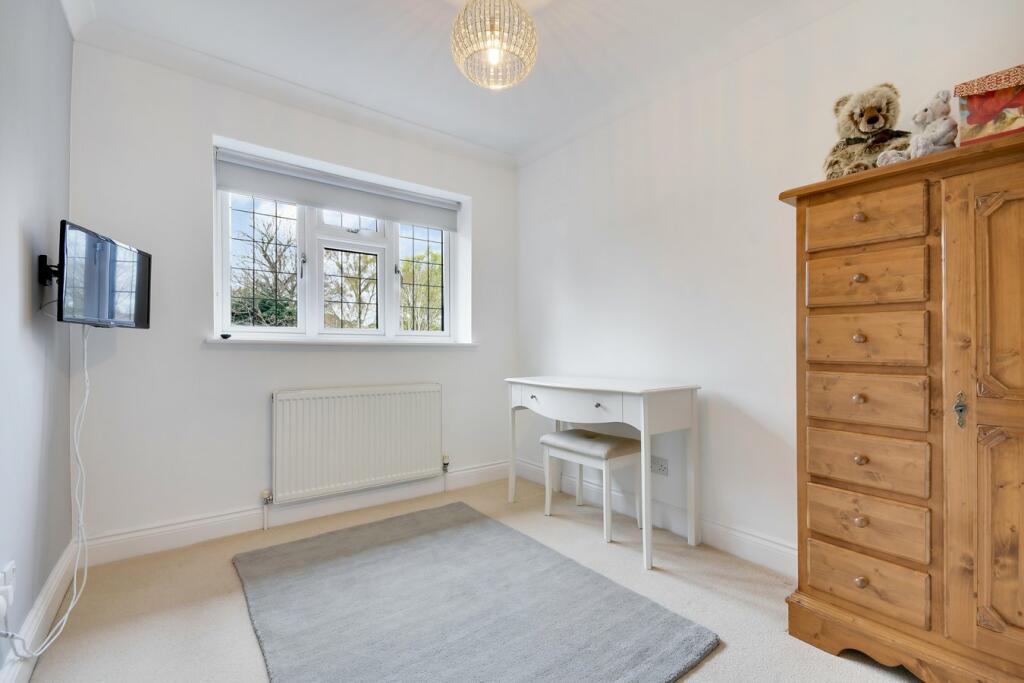 Additional property image - Rochford Avenue, Shenfield, Brentwood, CM15