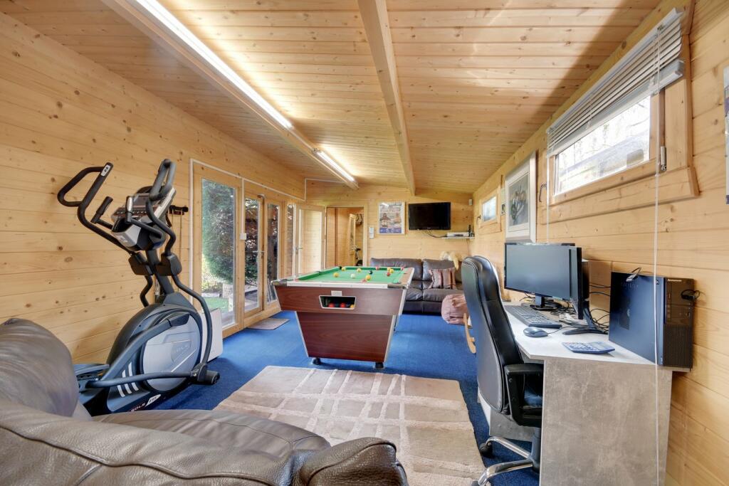 Additional property image - Rochford Avenue, Shenfield, Brentwood, CM15