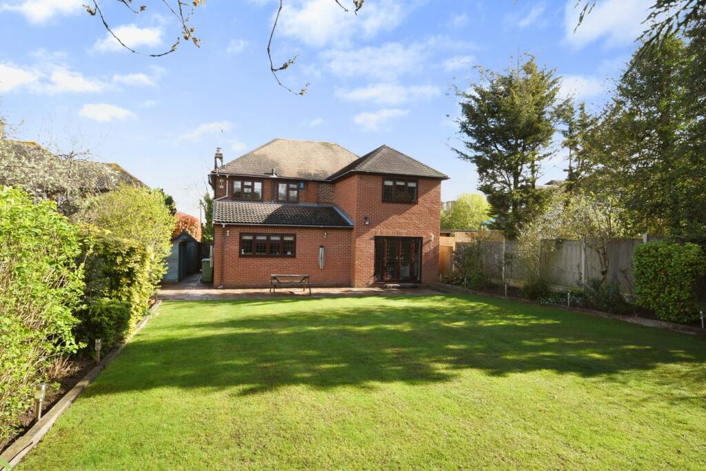 Additional property image - Rochford Avenue, Shenfield, Brentwood, CM15