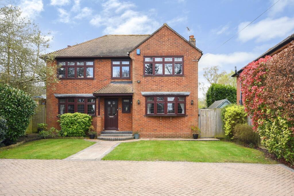 Additional property image - Rochford Avenue, Shenfield, Brentwood, CM15