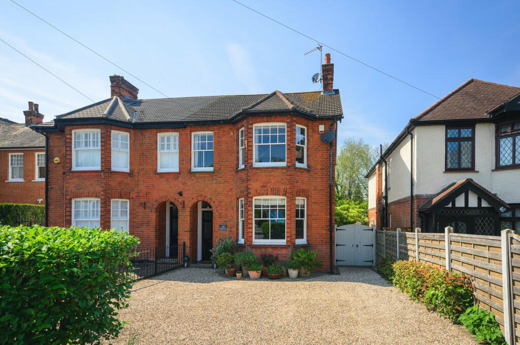 3 bedroom semidetached house for sale in Priests Lane, Shenfield