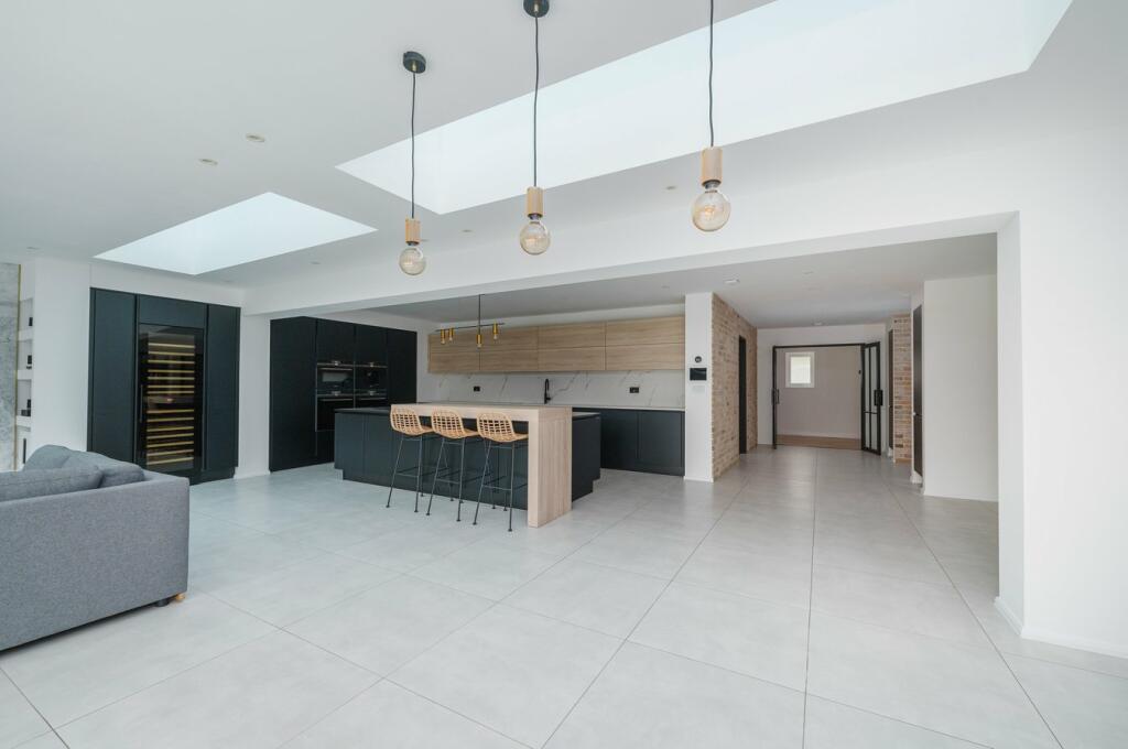 Additional property image - Widworthy Hayes, Hutton, Brentwood, CM13