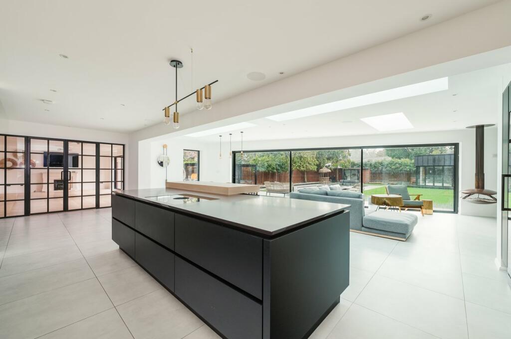 Additional property image - Widworthy Hayes, Hutton, Brentwood, CM13