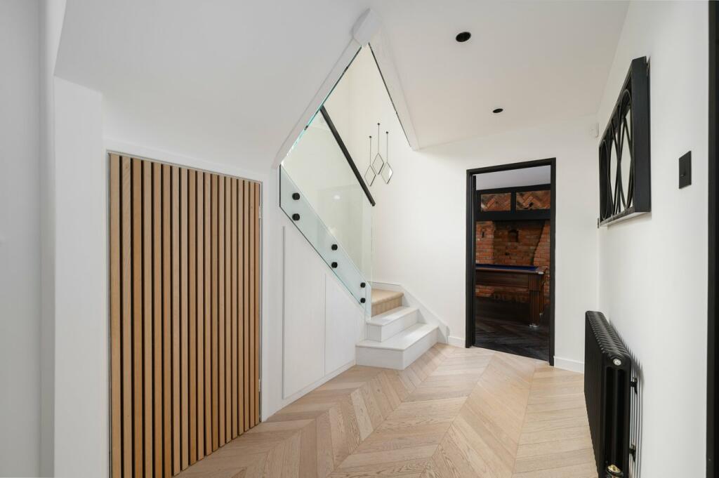 Additional property image - Widworthy Hayes, Hutton, Brentwood, CM13