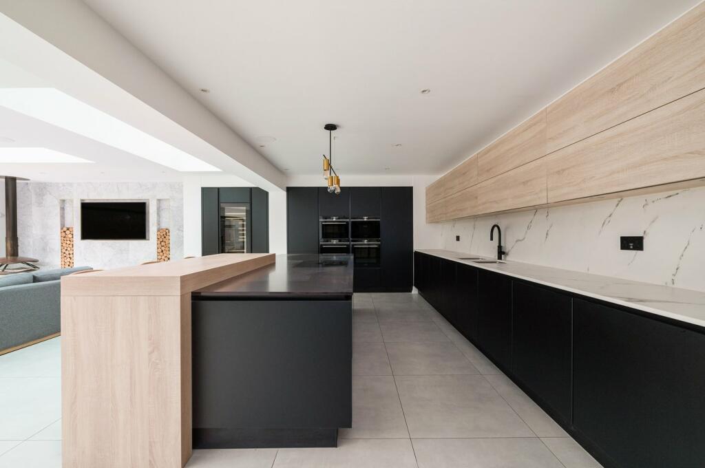 Additional property image - Widworthy Hayes, Hutton, Brentwood, CM13