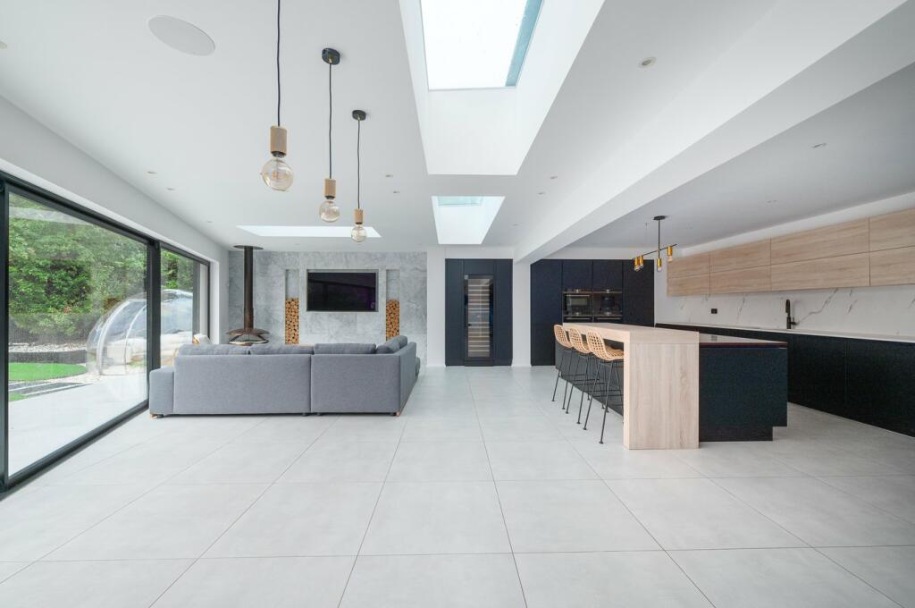 Additional property image - Widworthy Hayes, Hutton, Brentwood, CM13