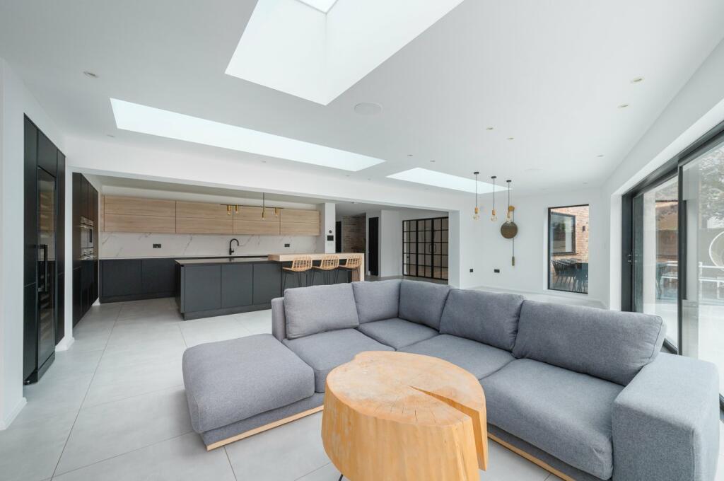 Additional property image - Widworthy Hayes, Hutton, Brentwood, CM13
