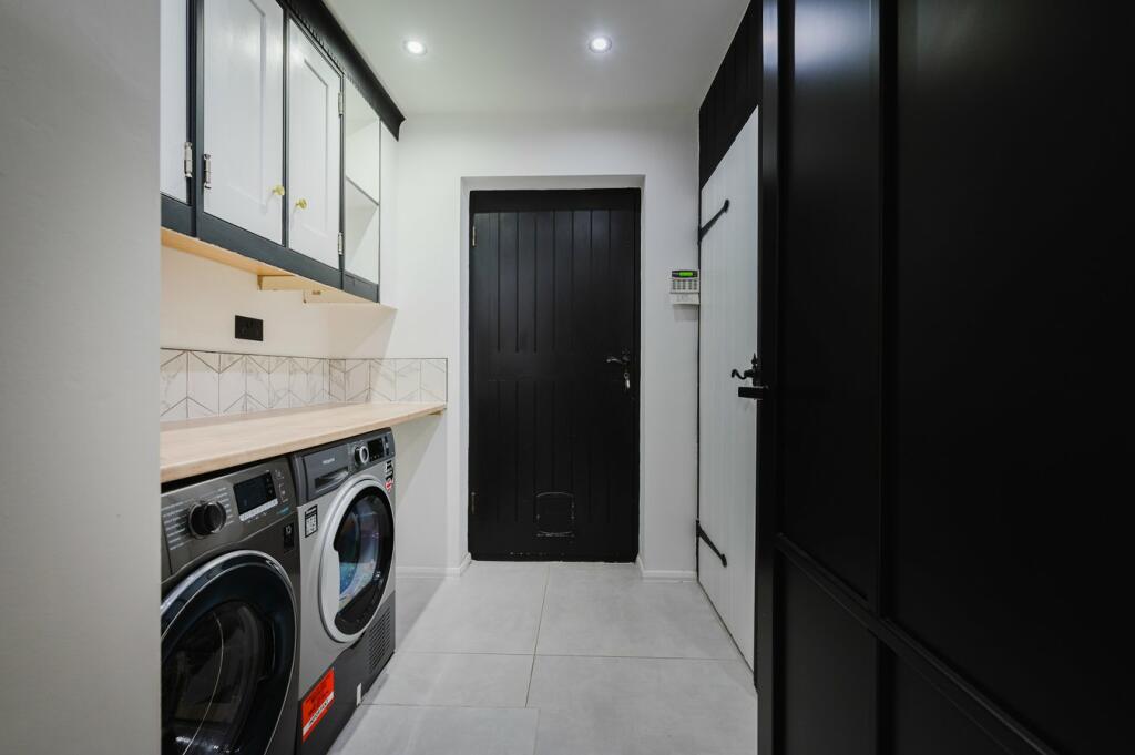 Additional property image - Widworthy Hayes, Hutton, Brentwood, CM13