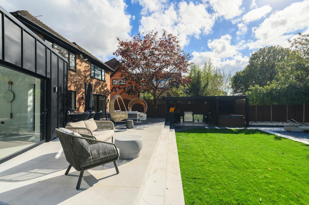 Additional property image - Widworthy Hayes, Hutton, Brentwood, CM13