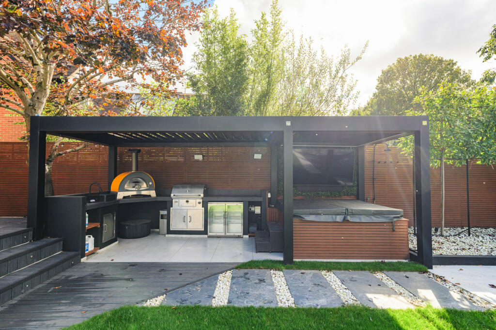 Additional property image - Widworthy Hayes, Hutton, Brentwood, CM13
