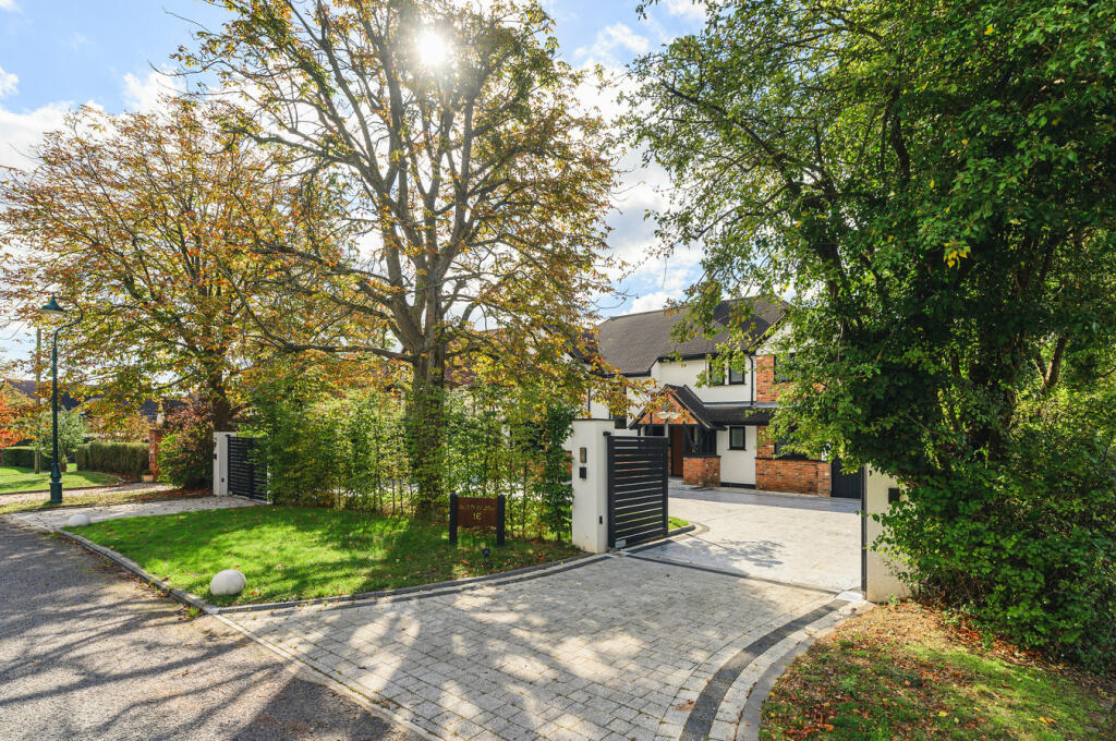 Additional property image - Widworthy Hayes, Hutton, Brentwood, CM13